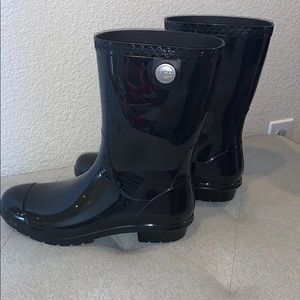BRAND NEW UGG RAINBOOTS